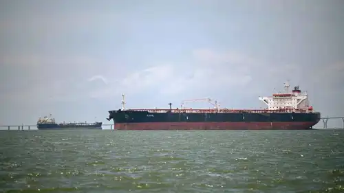 ناقلة نفط فزويلية محتجزة