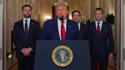 الرئيس الأمريكي دونالد ترامب ونائبه جيه دي فانس ووزير الخارجية مايك روبيو ووزير الدفاع بيت هيغسيث