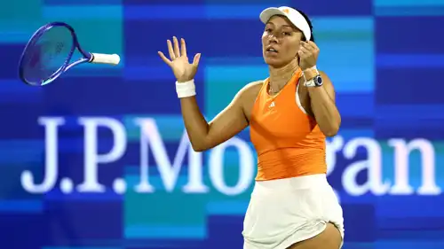 جيسيكا بيغولا تحتفل بعد التأهل للنهائي