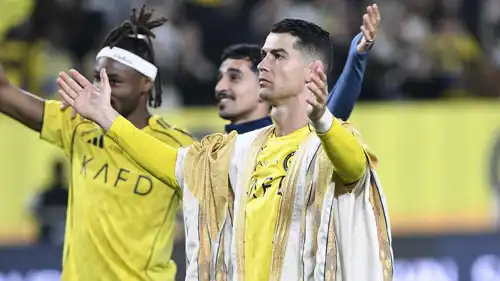 كريستيانو رونالدو يرتدي البشت السعودي