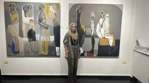 الفنانة التشكيلية اللبنانية منى نحلة 