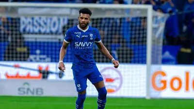 علي البليهي في مباراة الهلال والاتحاد