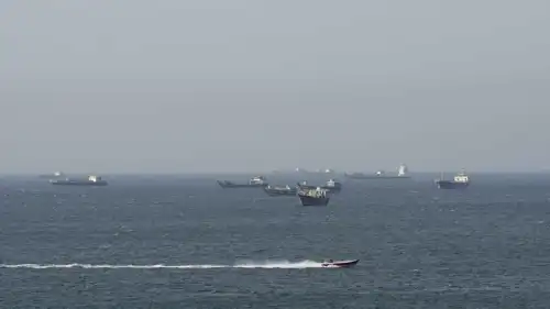 سفن وناقلات نفط في مضيق هرمز 