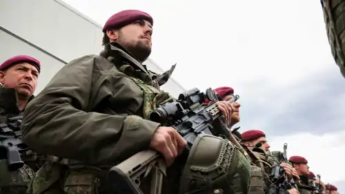 جنود في قوة تابعة للاتحاد الأوروبي