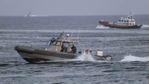 خفر السواحل في لامبيدوزا الإيطالية