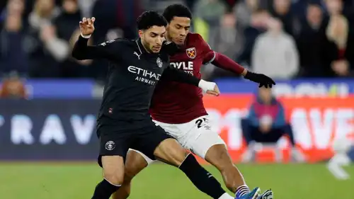 عمر مرموش في مباراة مانشستر سيتي ووست هام