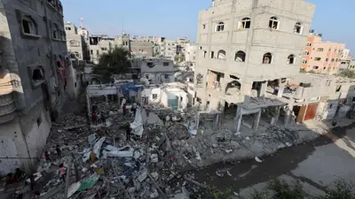 آثار غارة إسرائيلية على غزة