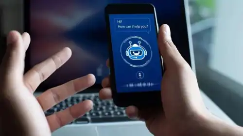 روبوت ذكاء اصطناعي على شاشة هاتف ذكي