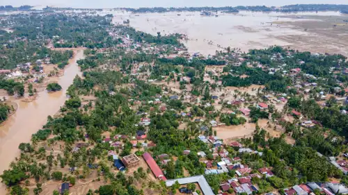 منازل متضررة بسبب الفيضانات المفاجئة في ميوردو