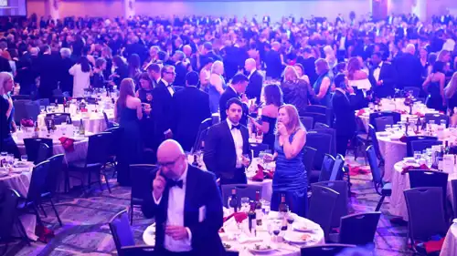 ضيوف الحفل بعد بدء الحادث