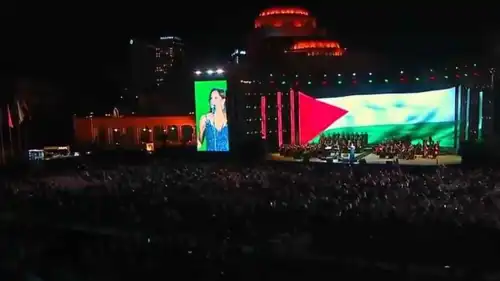خلال غناء آمال ماهر لفلسطين
