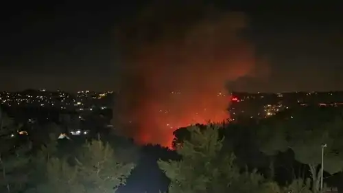 النيران تتصاعد من موقع إحدى الغارات على لبنان