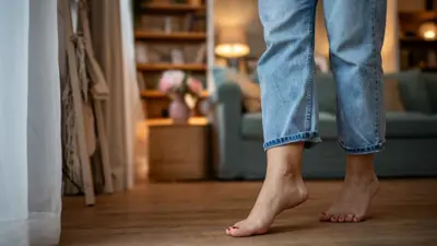 المشي حافي القدمين 