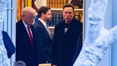 جيه دي فانس ودونالد ترامب وإيلون ماسك