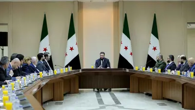 الرئيس السوري أحمد الشرع خلال اجتماع حكومي