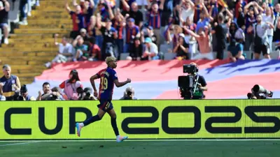 لامين يامال نجم برشلونة الإسباني