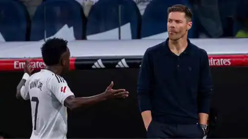 ألونسو في مواجهة فينيسيوس جونيور نجم ريال مدريد الإسباني