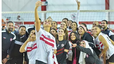 ميلكا لوبيسكا دا سيلفا مع لاعبات الزمالك