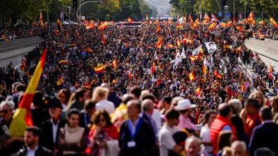 احتجاج دعت إليه أحزاب محافظة ويمينية متطرفة، للمطالبة باستقالة رئيس الوزراء الإسباني بيدرو سانشيز