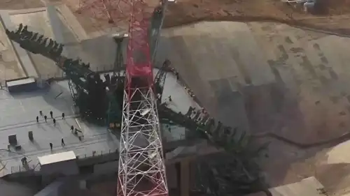 منصة الإطلاق الروسية بعد تضررها وانهيار أحد أبراجها