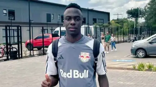 لاعب كرة القدم الكولومبي الشاب إدير سميك فالنسيا