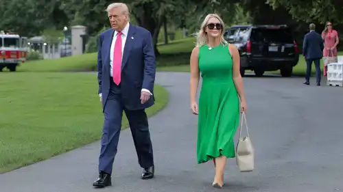 ترامب وليفيت