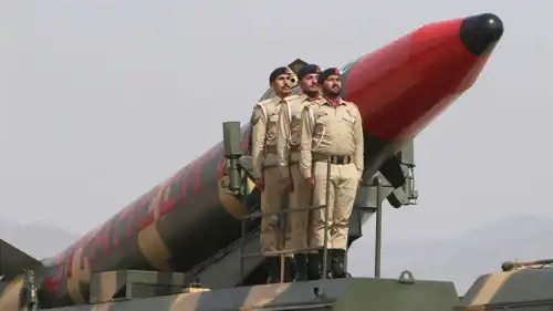 صاروخ بالستي من طراز "شاهين" خلال عرض يوم باكستان في إسلام آباد