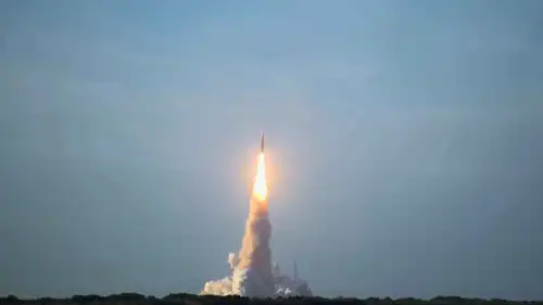 لحظة انطلاق المهمة إلى مدار القمر