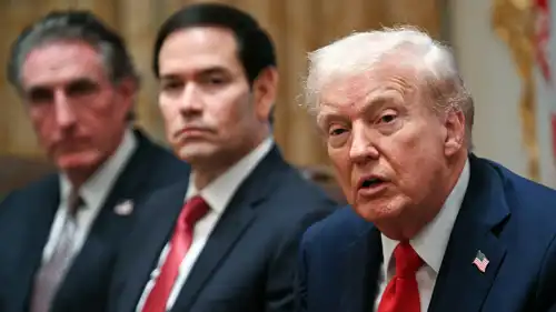 ترامب خلال ترأسه اجتماعا وزاريا في البيت الأبيض