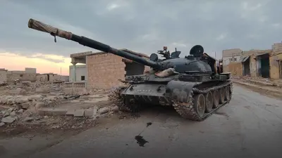 دبابة للفصائل المسلحة في إحدى مناطق حلب