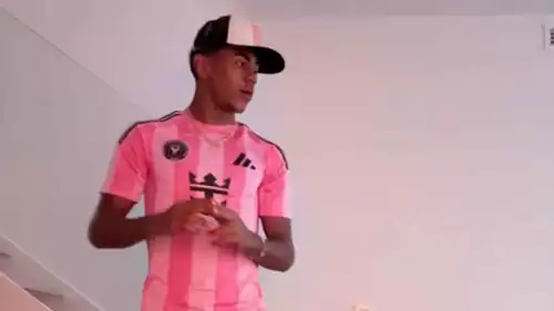 لامين يامال بقميص ميسي