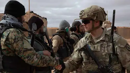 جنود أمريكيون مع قوات سورية