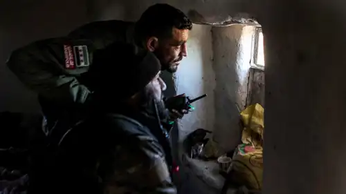 عنصران من الجيش السوري في حلب