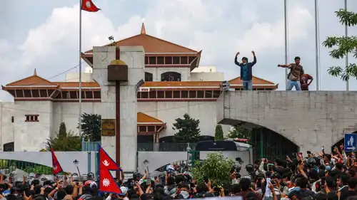 متظاهرون أمام البرلمان النيبالي خلال الاحتجاجات