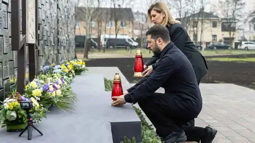 الرئيس الأوكراني وزوجته يضعان نصبا تذكارية لضحايا الحرب