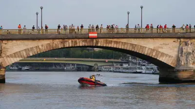 منافسات الترياتلون تقام على ضفاف نهر السين