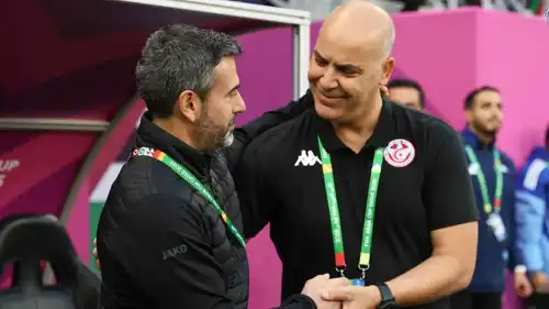 سامي الطرابلسي(يمين مع مدرب منتخب سوريا