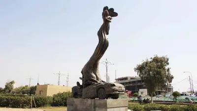 تمثال المعلمة 