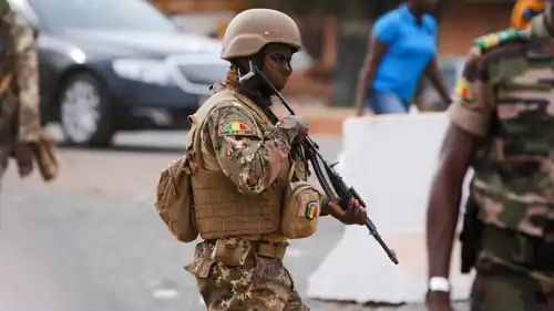  أحد أفراد الجيش المالي