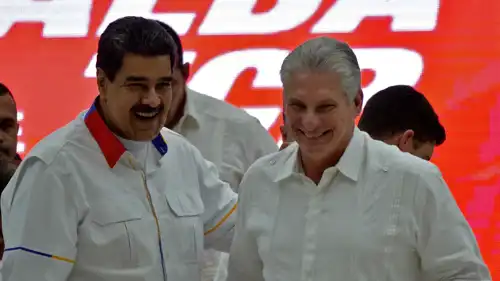 الرئيس الكوبي ميغيل دياز كانيل ونظيره الفنزويلي نيكولاس مادورو