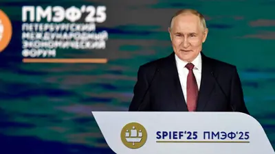 بوتين خلال منتدى سان بطرسبرج الاقتصادي