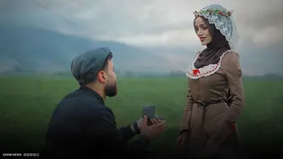 عبير الصغير مع خطيبها