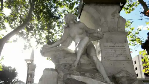 تمثال عين الفوارة