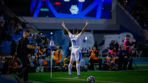 روبن نيفيز في مباراة الهلال والقادسية