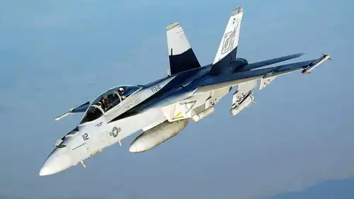 طائرة F-18 