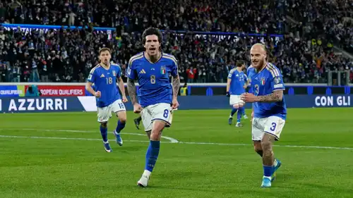 فرحة لاعب إيطاليا تونالي