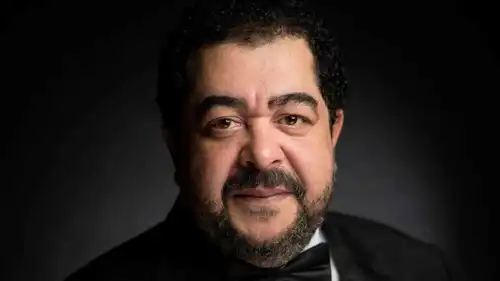 الفنان المصري الراحل طارق عبد العزيز