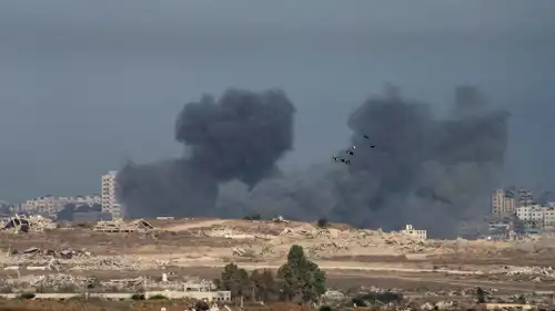 مشهد من الغارات المتواصلة على غزة