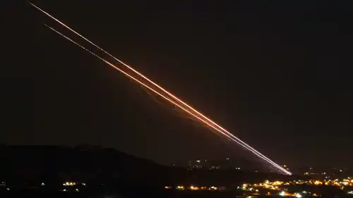 لقطة سابقة لإطلاق صواريخ من لبنان