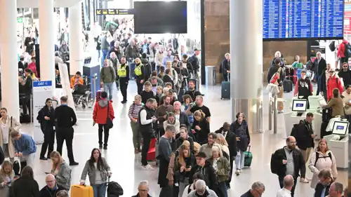 مسافرون في مطار كوبنهاغن
